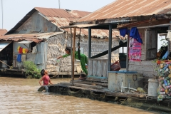Kinder im floating village