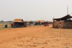 Häuser der Fischer, wenn die Flut da ist... es braucht sechs Männer, um die Häuser einfach anzusacken und woanders abzustellen!