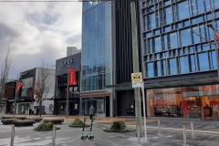 Die Innenstadt ist in einigen Teilen "back to normal". Nach dem Beben und auch nach Corona - nur an manchen Ecken entdeckt man noch die "alten, gelben Schilder".