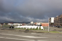 Das Beben 2011 forderte 185 Menschenleben. Zum Gedenken gibt es in der Innenstadt einen Platz von 185qm mit 185 weißen Stühlen.