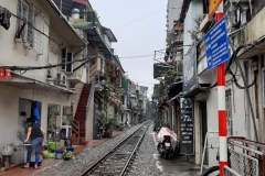 Straße-mit-Zugverkehr