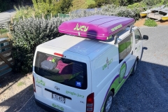 Mein Camper auf dem neuen Parkplatz; morgen muss ich wieder verhandeln, dass ich das Auto länger haben darf.