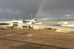 auch am Flughafen verabschiedet mich ein Regenbogen