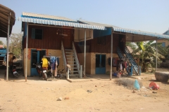 Häuser entlang der Straße nach Phnom Penh