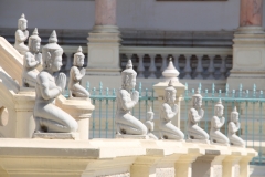 Buddha - der Palast beherbergt mehr als 5000 Statuen!