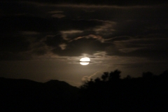 Mondaufgang vor ein paar Tagen - ein Schauspiel, was die Kamera leider nicht komplett einfangen kann