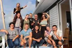 Die Gruppe - zweite Reihe: (vl) Anna & Kuba, Johanna, Kuba, Grant, Alex/ erste Reihe: meinereiner, Roman, Dominic, Braedon, Kevin