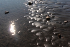 Zum ertsen Mal schwarzer Sand in meinen Schuhen
