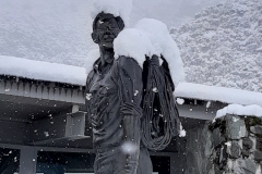 E. Hillary - Statue