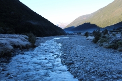 Auf dem Weg zum Devils Punshbowl Waterfall