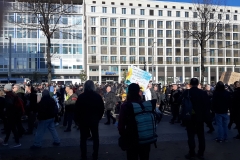 Querdenker ziehen durch die Kundgebung "Leipzig nimmt Platz"