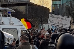 die beiden Kundgebungen treffen aufeinander...